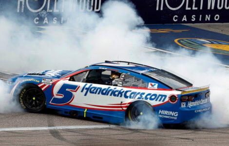 Briscoe has momentum, but Larson holds commanding lead in NASCAR playoffs entering Phoenix race